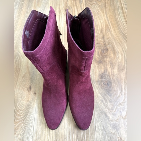 Vince Camuto Kortney Burgundy Suede Ankle Boots Block Heel Size 10M / 41.5 NWOB - Picture 3 of 8